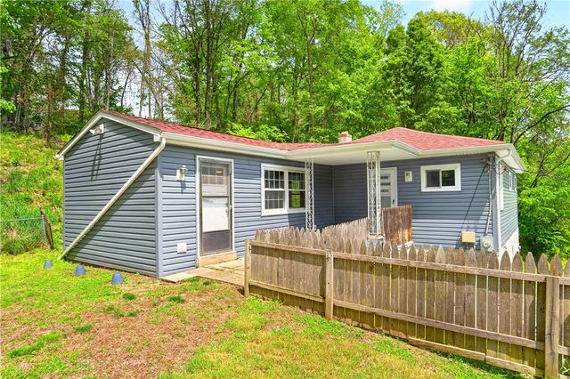 2925 SEBOLT ROAD, South Park, PA 15129