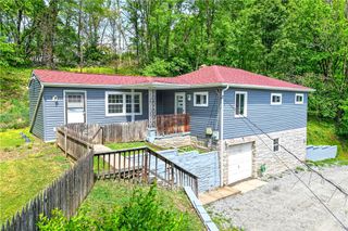2925 SEBOLT ROAD, South Park, PA 15129