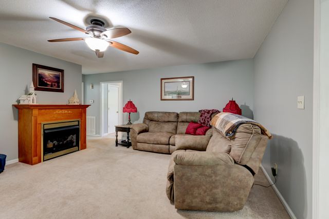 1030 Hillshire Dr, Clarksville, TN 37043