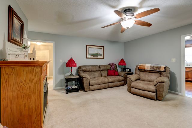 1030 Hillshire Dr, Clarksville, TN 37043