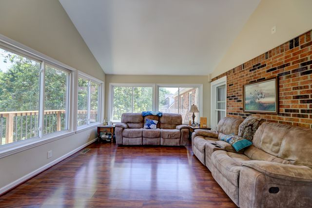 1030 Hillshire Dr, Clarksville, TN 37043