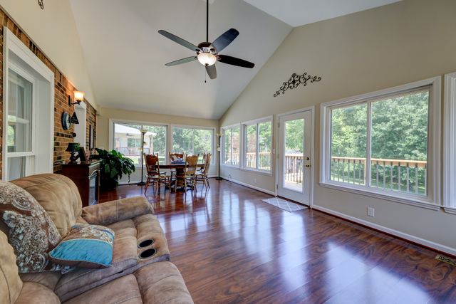 1030 Hillshire Dr, Clarksville, TN 37043