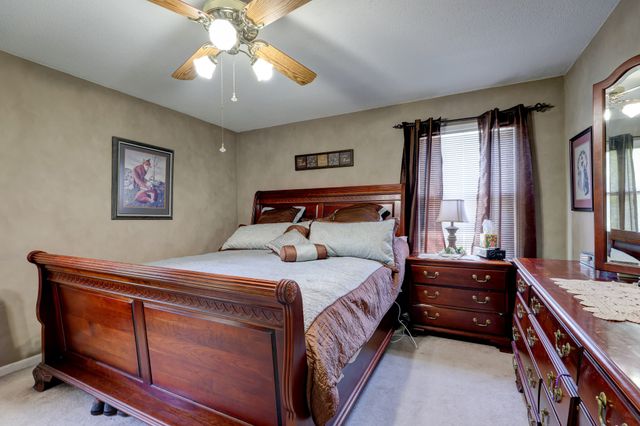 1030 Hillshire Dr, Clarksville, TN 37043