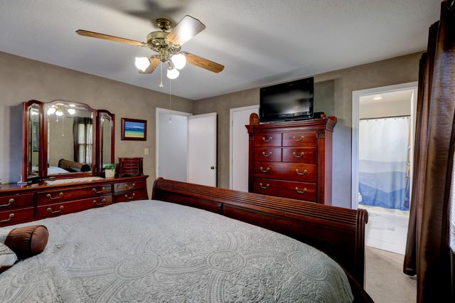1030 Hillshire Dr, Clarksville, TN 37043