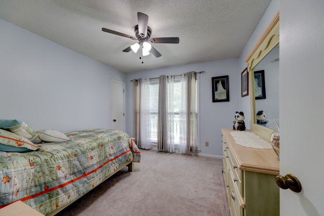 1030 Hillshire Dr, Clarksville, TN 37043