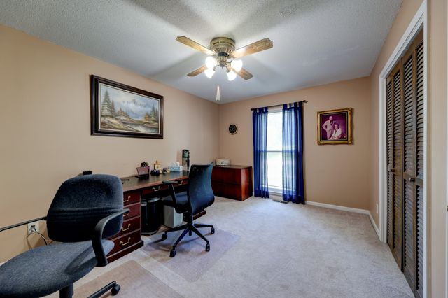 1030 Hillshire Dr, Clarksville, TN 37043