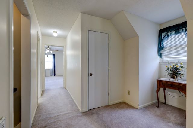 1030 Hillshire Dr, Clarksville, TN 37043