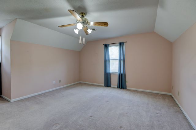 1030 Hillshire Dr, Clarksville, TN 37043