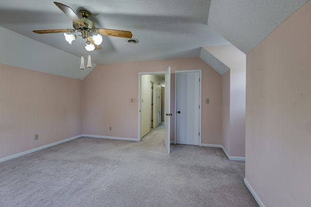 1030 Hillshire Dr, Clarksville, TN 37043