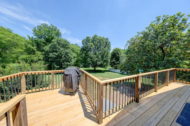 1030 Hillshire Dr, Clarksville, TN 37043