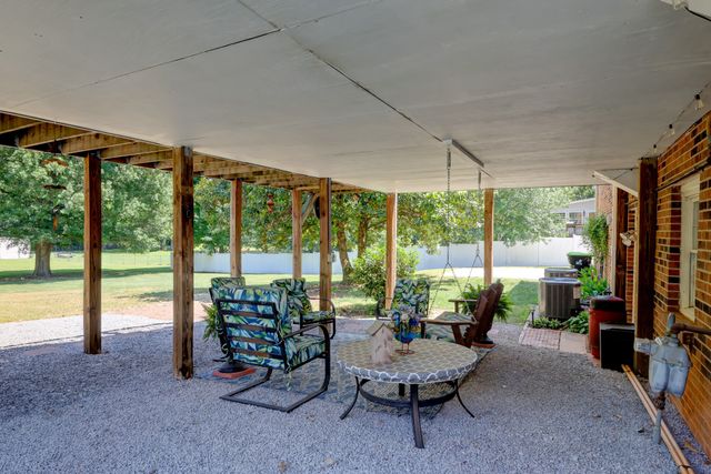 1030 Hillshire Dr, Clarksville, TN 37043