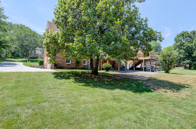 1030 Hillshire Dr, Clarksville, TN 37043