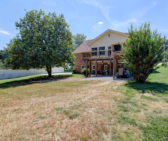 1030 Hillshire Dr, Clarksville, TN 37043