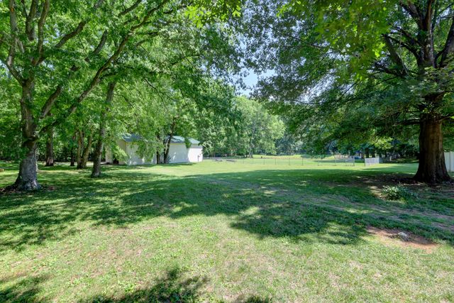 1030 Hillshire Dr, Clarksville, TN 37043
