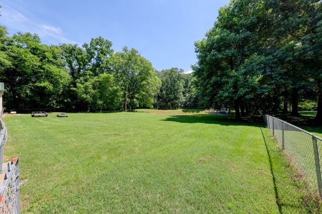 1030 Hillshire Dr, Clarksville, TN 37043