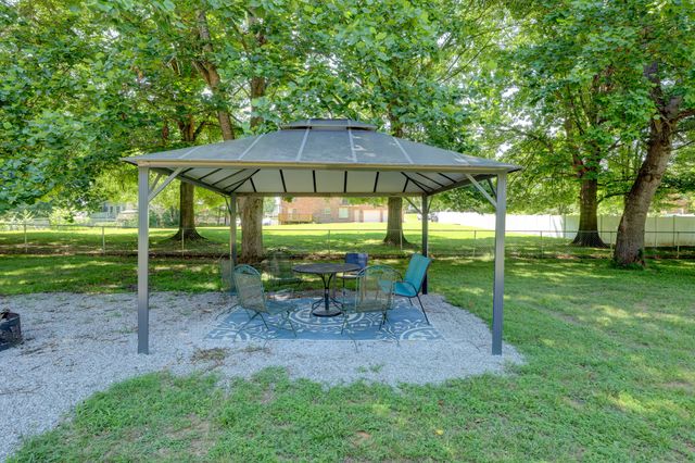 1030 Hillshire Dr, Clarksville, TN 37043