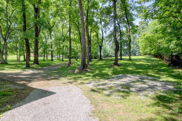 1030 Hillshire Dr, Clarksville, TN 37043