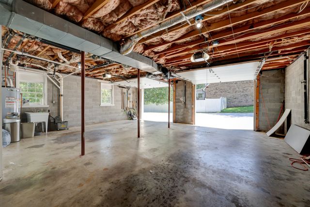 1030 Hillshire Dr, Clarksville, TN 37043