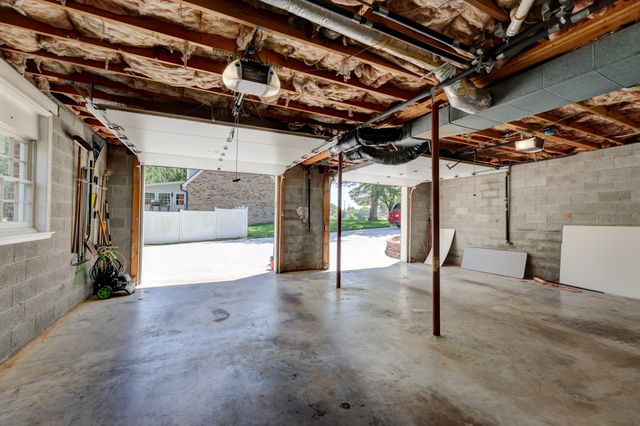 1030 Hillshire Dr, Clarksville, TN 37043