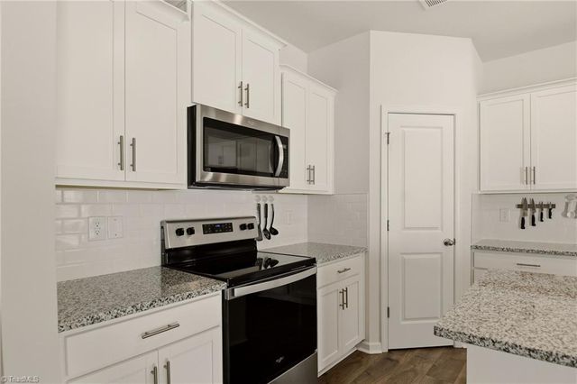 1248 Evelynnview Lane, Kernersville, NC 27284