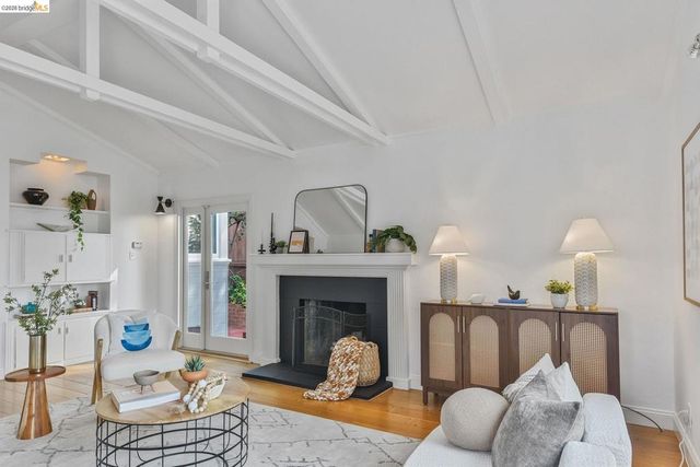 24 Cabrillo Pl, Oakland, CA 94611