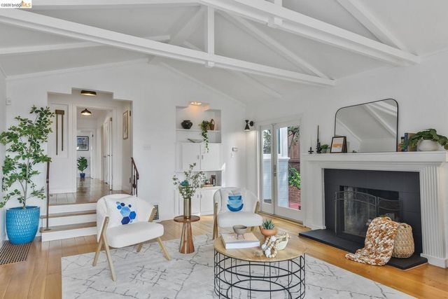 24 Cabrillo Pl, Oakland, CA 94611