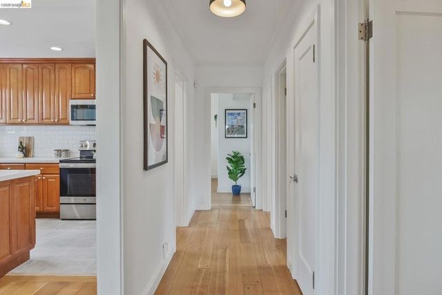 24 Cabrillo Pl, Oakland, CA 94611