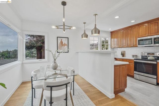 24 Cabrillo Pl, Oakland, CA 94611