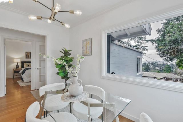 24 Cabrillo Pl, Oakland, CA 94611