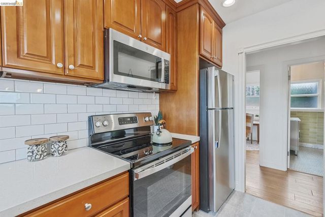 24 Cabrillo Pl, Oakland, CA 94611