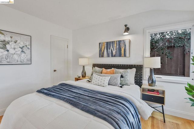 24 Cabrillo Pl, Oakland, CA 94611