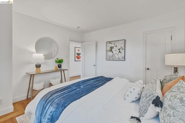 24 Cabrillo Pl, Oakland, CA 94611