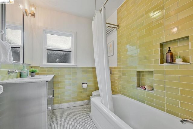 24 Cabrillo Pl, Oakland, CA 94611