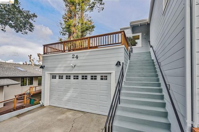 24 Cabrillo Pl, Oakland, CA 94611