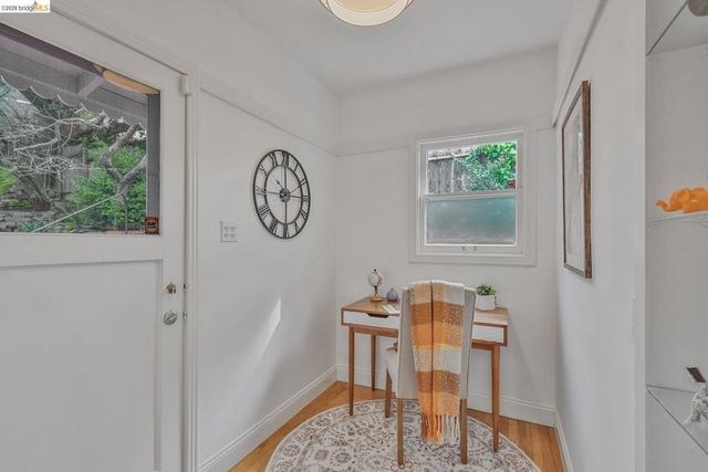 24 Cabrillo Pl, Oakland, CA 94611