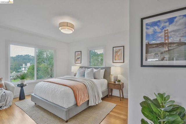 24 Cabrillo Pl, Oakland, CA 94611