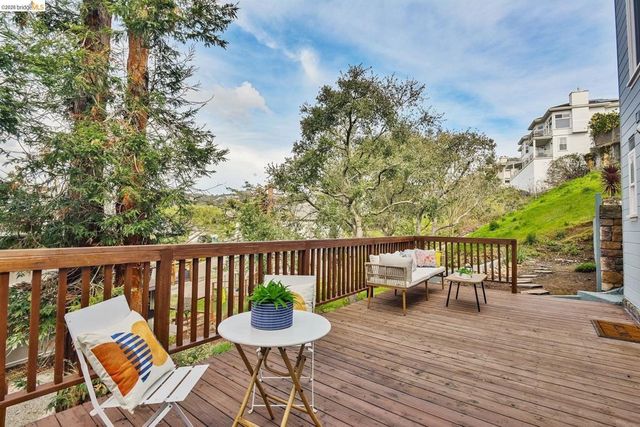 24 Cabrillo Pl, Oakland, CA 94611