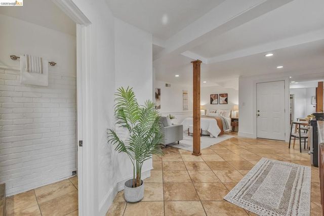 24 Cabrillo Pl, Oakland, CA 94611