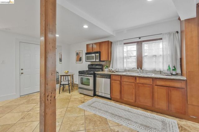 24 Cabrillo Pl, Oakland, CA 94611