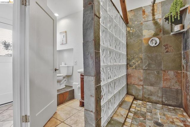 24 Cabrillo Pl, Oakland, CA 94611