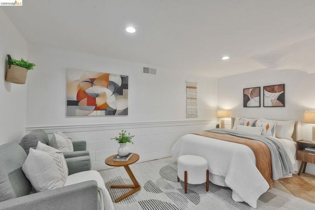 24 Cabrillo Pl, Oakland, CA 94611