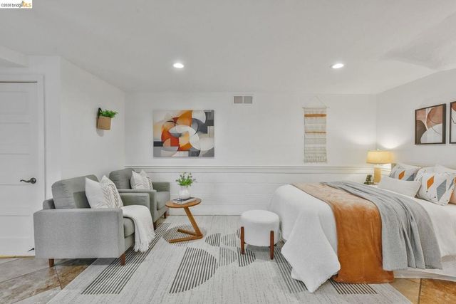 24 Cabrillo Pl, Oakland, CA 94611