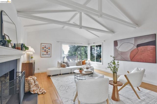 24 Cabrillo Pl, Oakland, CA 94611