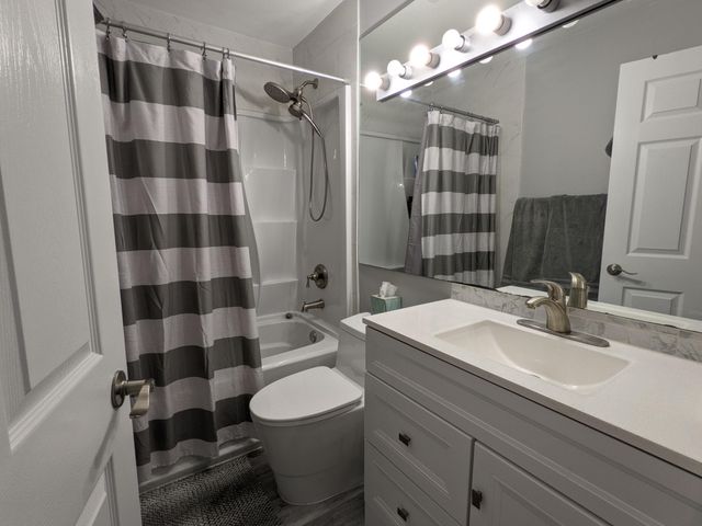 105 Half Moon Circle F2, Hypoluxo, FL 33462