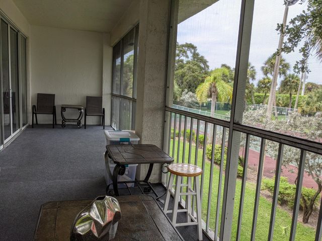 105 Half Moon Circle F2, Hypoluxo, FL 33462