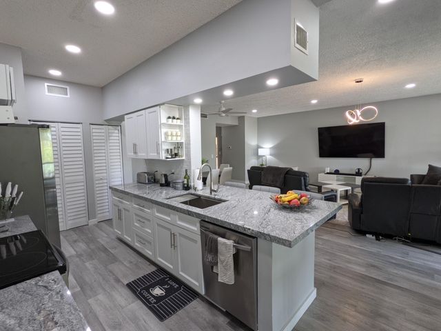105 Half Moon Circle F2, Hypoluxo, FL 33462