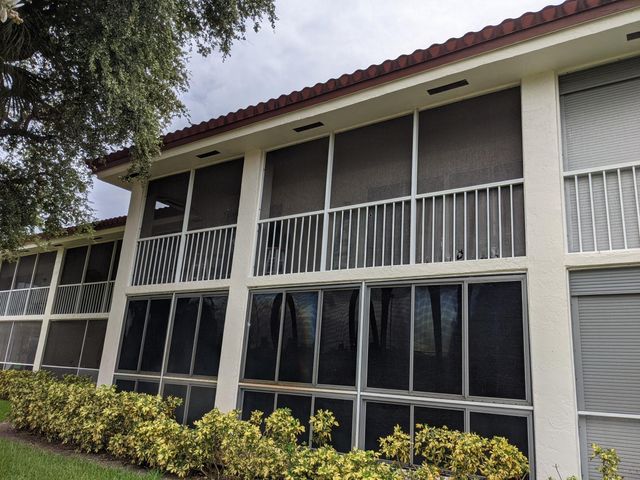 105 Half Moon Circle F2, Hypoluxo, FL 33462