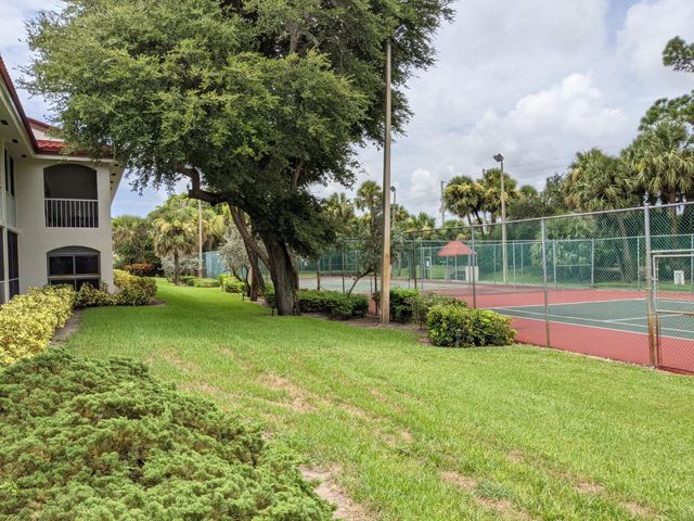 105 Half Moon Circle F2, Hypoluxo, FL 33462