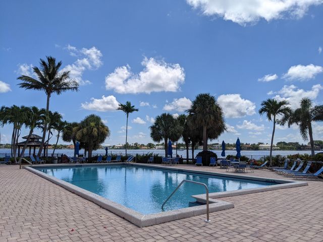 105 Half Moon Circle F2, Hypoluxo, FL 33462
