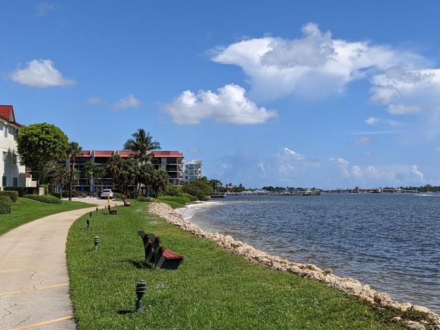 105 Half Moon Circle F2, Hypoluxo, FL 33462